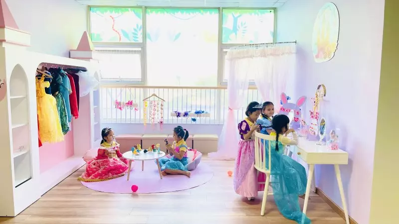 Trò chơi đóng vai là một trò chơi hoạt động nhóm tạo cho bé nhiều môi trường trải nghiệm khác nhau