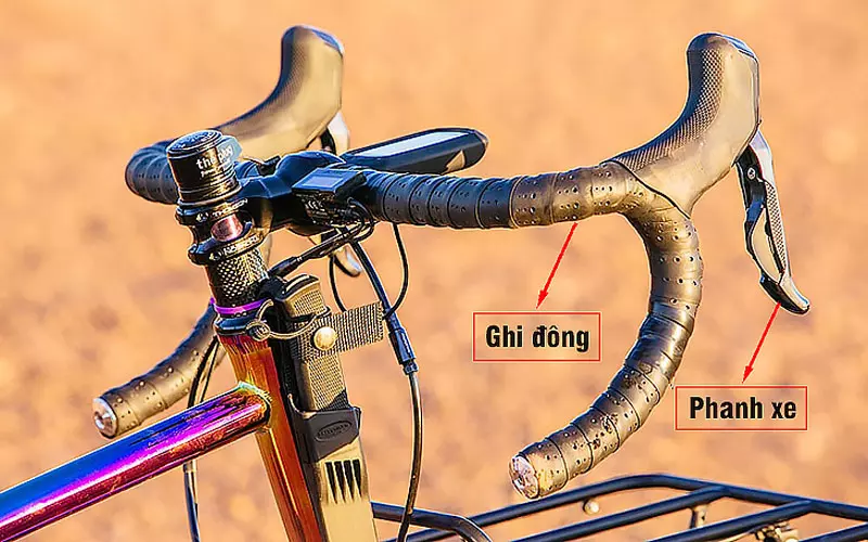 Hệ thống điều khiển xe đạp gồm ghi đông và phanh xe