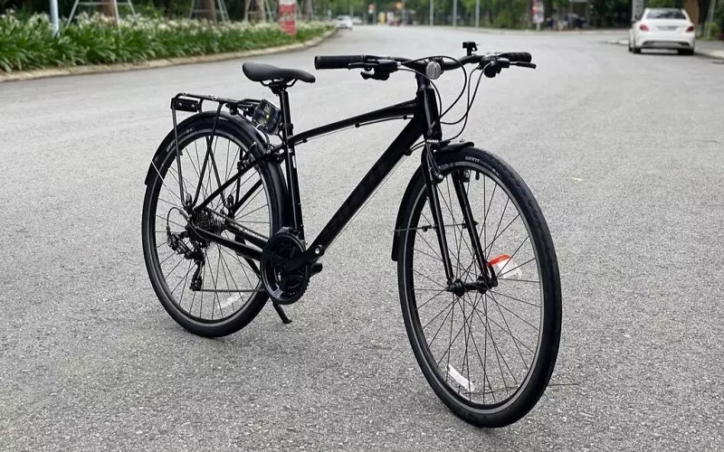 Xe đạp touring tên tiếng Anh là City bike hay còn được biết đến với tên gọi khác là xe đạp đường phố hoặc xe đạp thành phố
