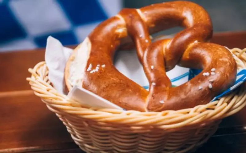 Bánh Pretzel có 2 nguồn gốc xuất xứ
