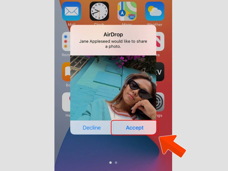 Chọn Accept để chấp nhận hoặc Decline để từ chối