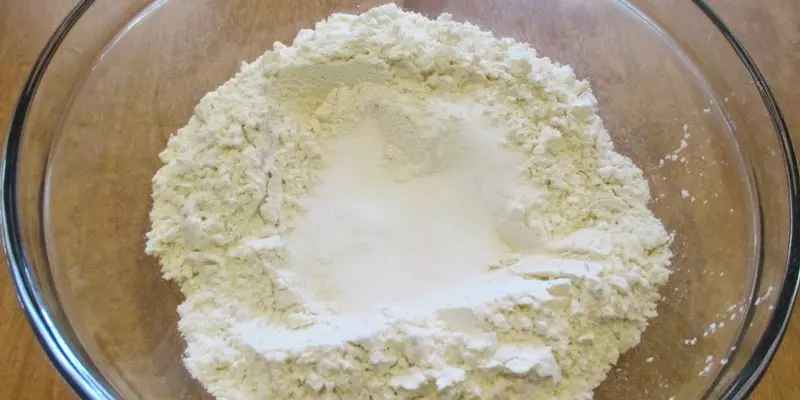 Trong bột nở ngoài một lượng nhỏ Baking Soda thì còn có bột ngô và các loại acid
