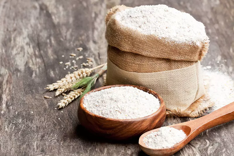 Bạn có thể dễ dàng tìm mua bột nở ở những siêu thị, cửa hàng tiện lợi,...