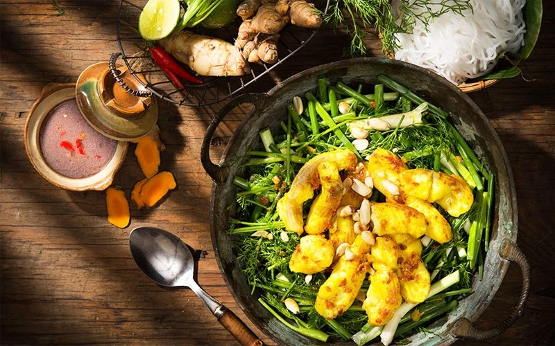 Hãy ăn chả cá lã vọng ngay khi còn nóng