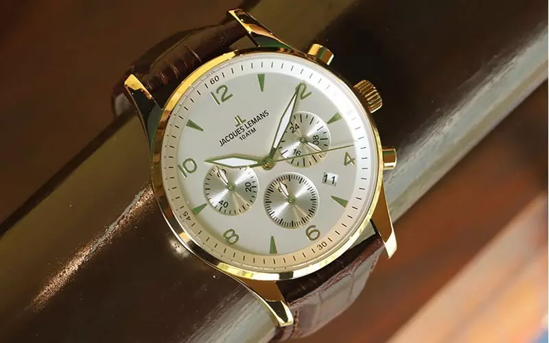 Đồng hồ quartz là gì - Các lưu ý khi sử dụng đồng đồng hồ máy Quartz