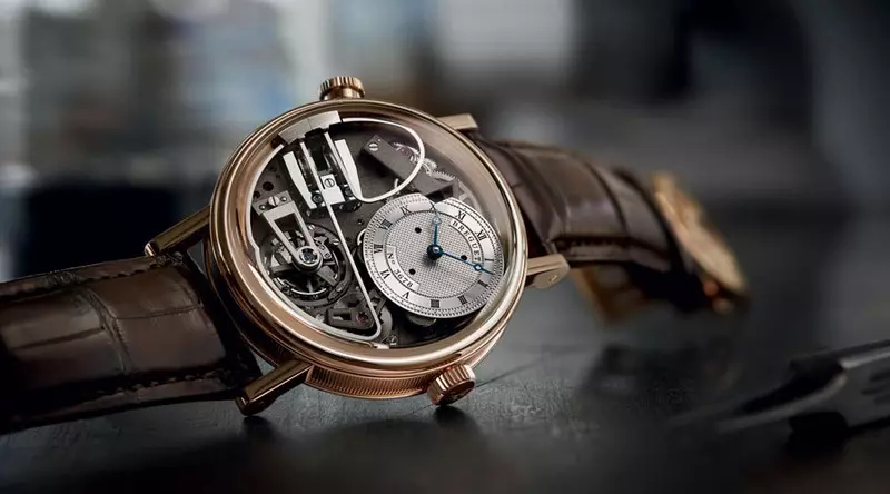 Cấu tạo bên trong của đồng hồ máy Quartz
