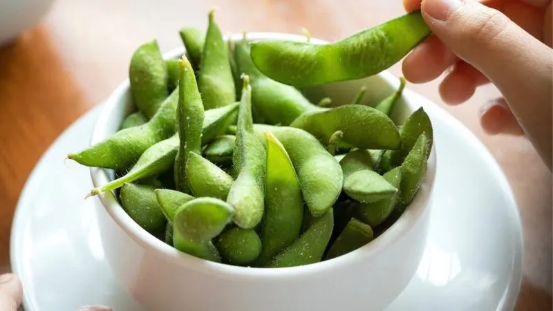 Edamame có đóng góp tích cực vào việc xây dựng giấc ngủ lành mạnh, chuyển động cơ bắp, học tập và trí nhớ