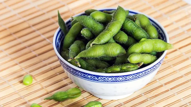 Một chén đậu Edamame có thể cung cấp khoảng 16% lượng choline mà một người cần mỗi ngày