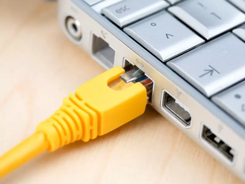 Ethernet là nơi giúp máy tính, laptop, tivi,... kết nối với mạng, dữ liệu với các thiết bị khác