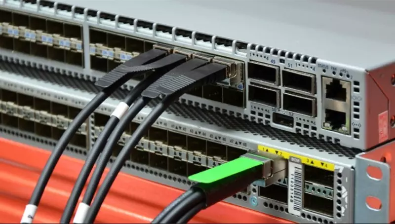Có hai cách truyền dữ liệu qua Ethernet là lớp vật lý và lớp liên kết dữ liệu