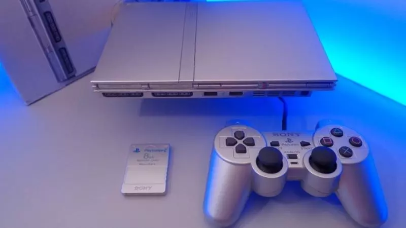 PlayStation và PlayStation 2 - 5 dòng máy chơi game bán chạy nhất.