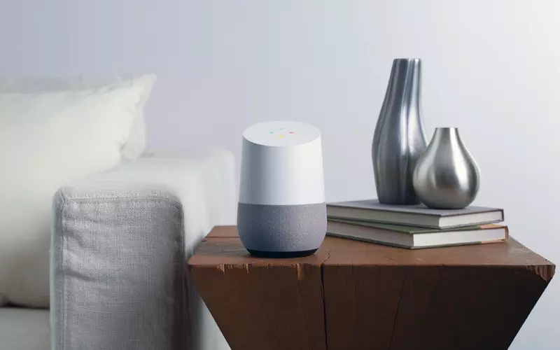 Google Home là dòng loa thông minh, tích hợp trợ lý ảo Google Assistant