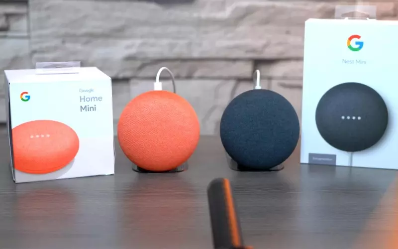 Google Home Nest Mini có thiết kế gần giống Home Mini phiên bản đầu tiên với đường kính nhỏ hơn 10 cm