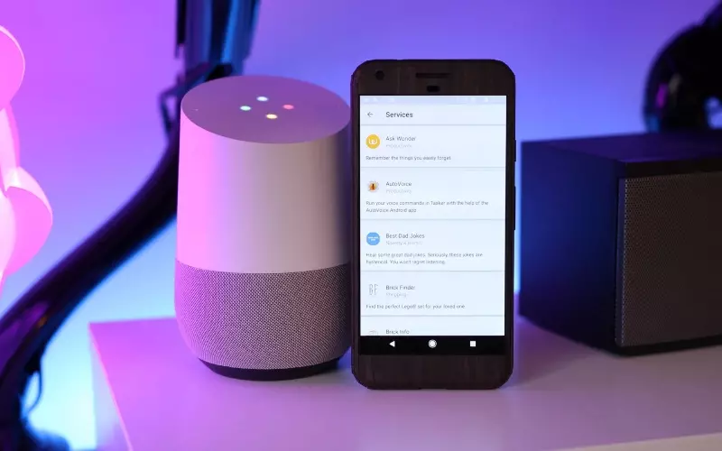 Google Home cho phép người dùng có thể điều khiển các thiết bị trong nhà