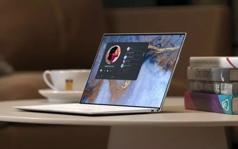 Máy có độ sáng 500 nit giúp màu sắc được phản ánh một cách trung thực