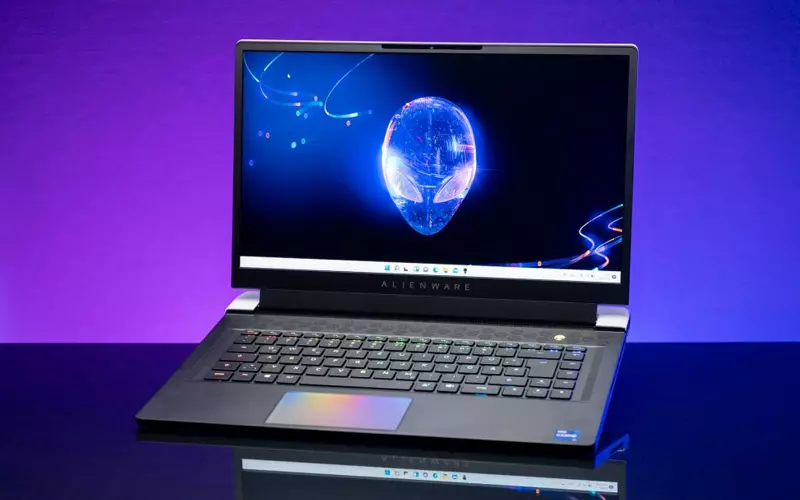 Laptop ALIENWARE X15 R2 i9 12900H sở hữu màn hình 15.6 inch