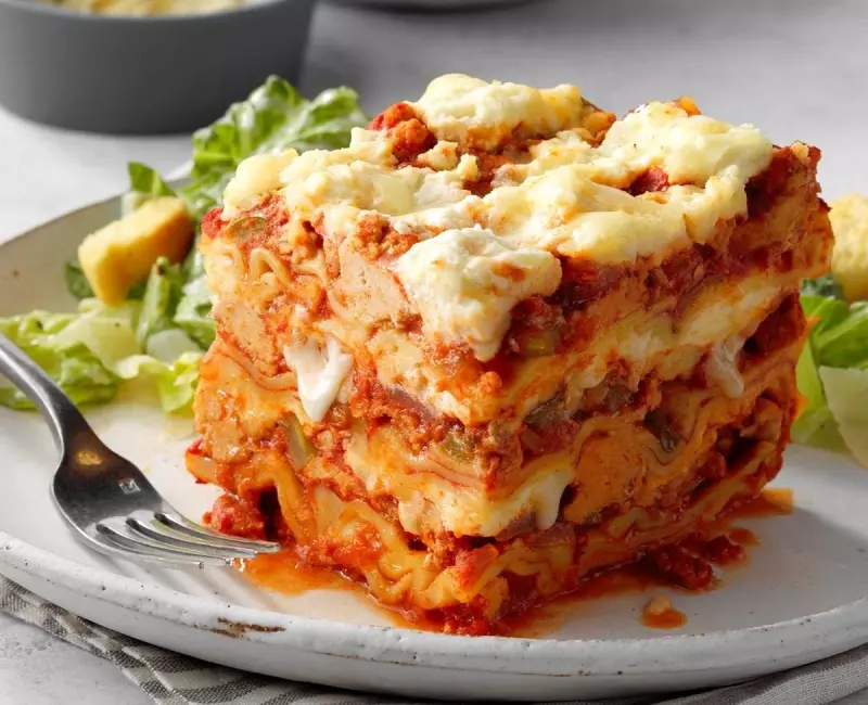 Biến tấu món Lasagna bằng cách thay thịt bò bằng gà nướng hoặc gà xé