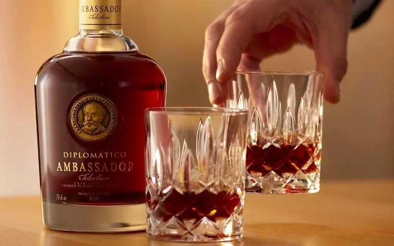 Liquor là loại rượu mạnh, có nồng độ cồn cao