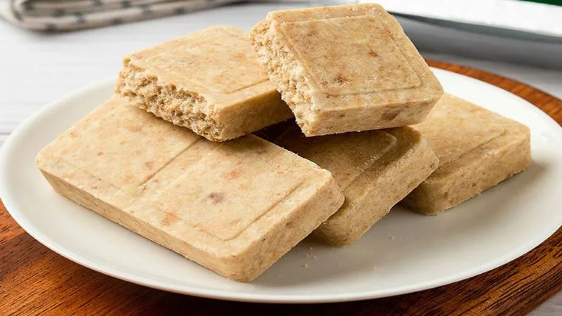 Lương khô hay còn gọi là bánh lương khô là một loại lương thực tổng hợp, với thành phần chính là bột mì và đường