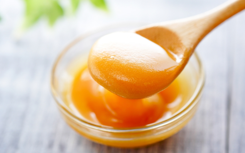 Mỗi muỗng mật ong Manuka chứa khoảng 70 calo