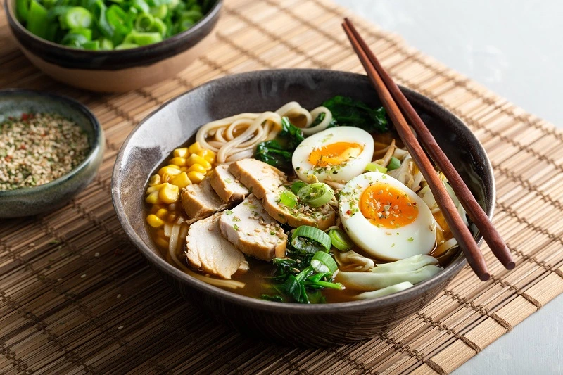 Miso Ramen có hương vị ngọt nhẹ và mùi thơm đặc trưng