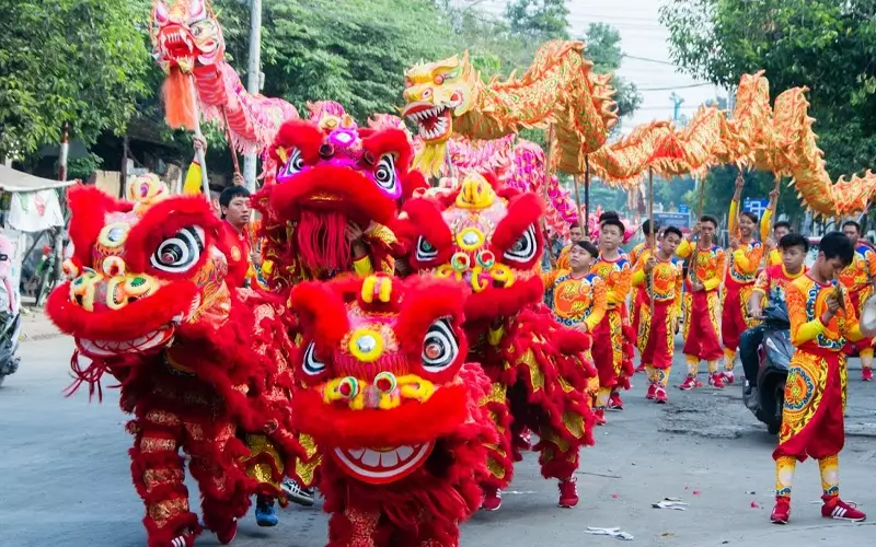 Múa lân sư rồng ở Việt Nam khá phổ biển
