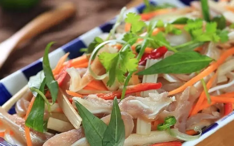 Gỏi ngó sen tai heo sẽ có vị chua, ngọt vô cùng hấp dẫn