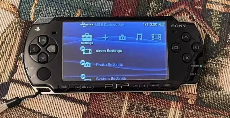 PlayStation Portable là hệ thống chơi game di động đầu tiên của Sony