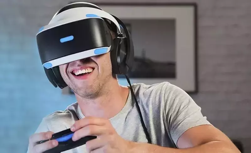 PlayStation VR được phát hành vào tháng 10 năm 2016