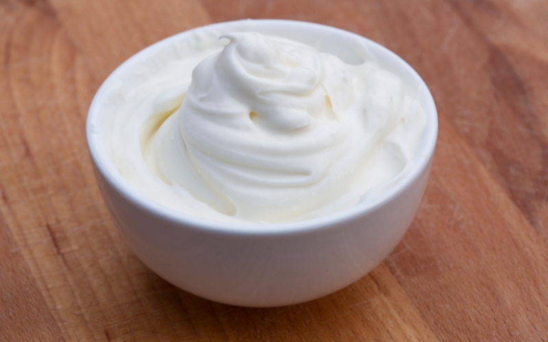 Sour cream là một chế phẩm từ sữa, trải qua quá trình lên men nên có vị chua