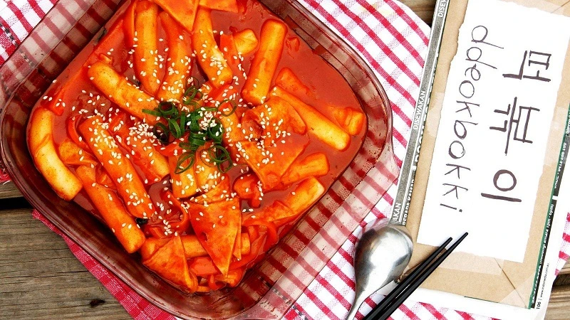 Tokbokki là món bánh gạo Hàn Quốc