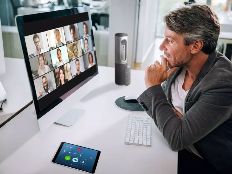 Người tổ chức quyền tắt mic của cả phòng