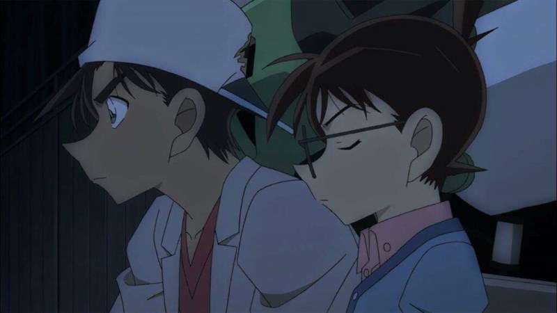 Khi giải quyết vụ án, mũ lưỡi trai của Hattori Heiji thường xoay về phía sau