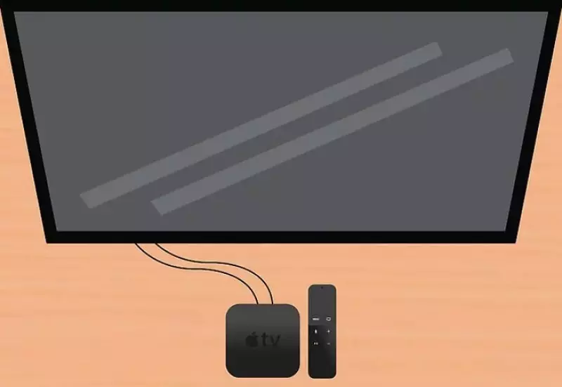 Gắn một đầu cáp HDMI vào cổng HDMI của TV