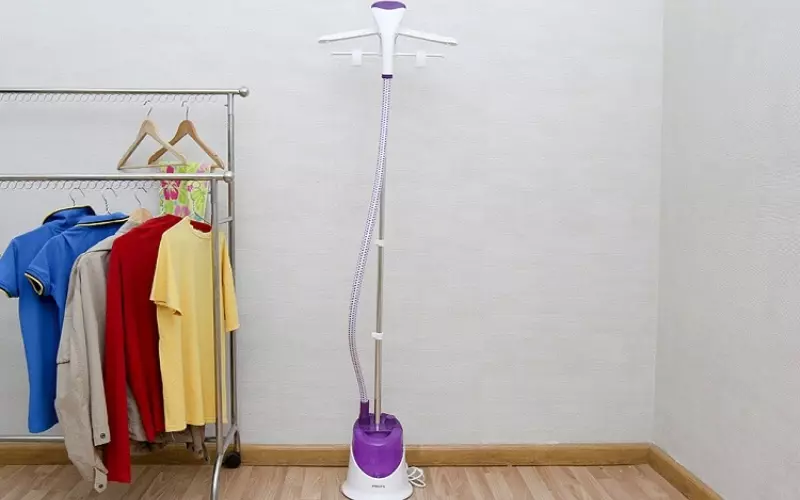 Bàn ủi hơi nước đứng được thiết kế theo dạng thẳng đứng