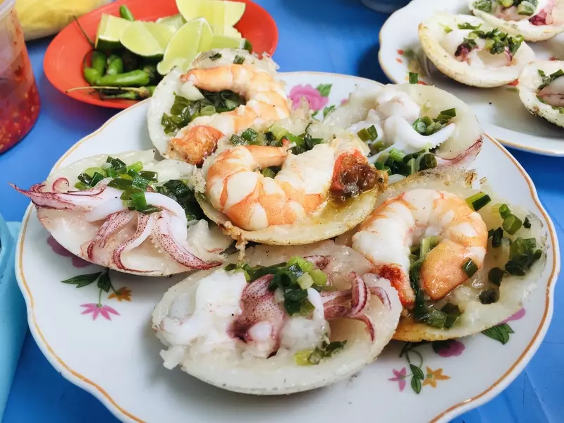 Thành phần chính của bánh căn là một loại bột gạo