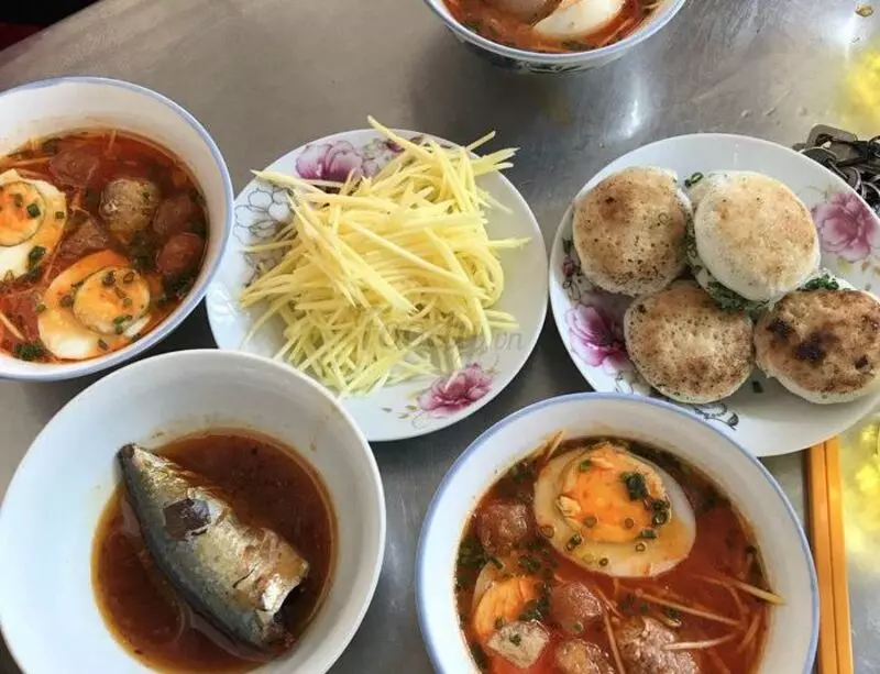 Người ta chỉ đơn giản là đổ bánh không nhân ở Phan Thiết