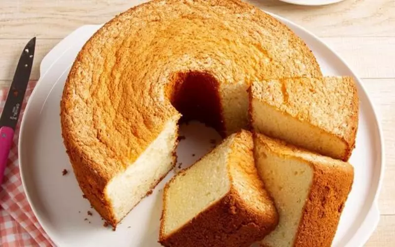 Chú ý tới giai đoạn đánh trứng để bánh không bị ẩm