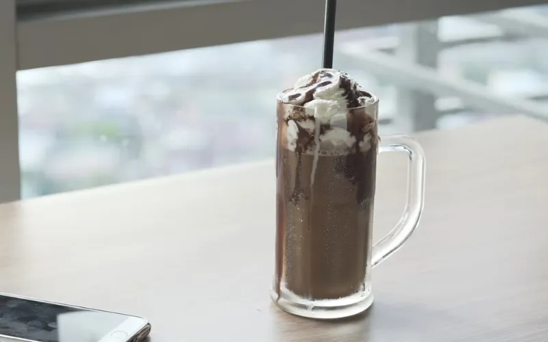 Cách pha cà phê Mocha đá