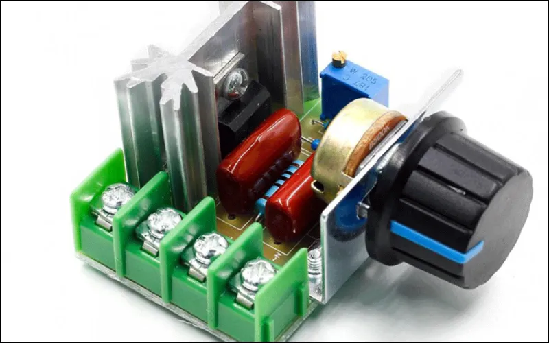 Tính năng của Dimmer có thể điều chỉnh độ sáng của bóng đèn học, làm việc, đèn ngủ, đèn sân khấu