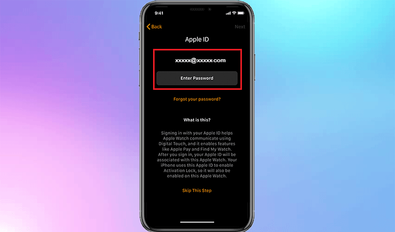 Người dùng đăng nhập bằng tài khoản của mình tại giao diện ứng dụng Apple Watch