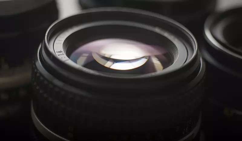 Prime Lens là ống kính quay với tiêu cự cố định và khẩu độ từ f2.8 đến f1.2