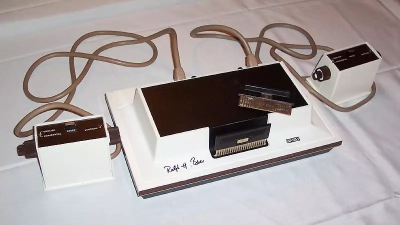 Chiếc máy console đầu tiên mang tên Magnavox Odyssey vào năm 1972