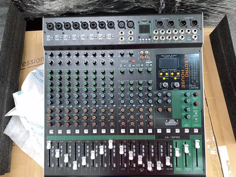 Mixer là một thiết bị đóng vai trò quan trọng trong dàn âm thanh
