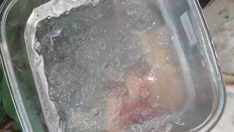 Nếu bạn không sử dụng hết, hãy lưu trữ trong hũ có nắp đậy và để trong ngăn mát tủ lạnh