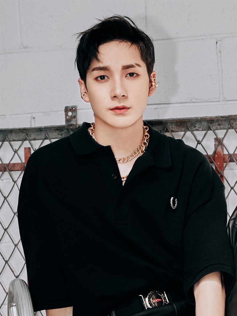 Aron là anh cả của nhóm NU'EST