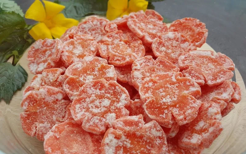 Nước vôi trong thường được sử dụng trong trong các món bánh, mứt