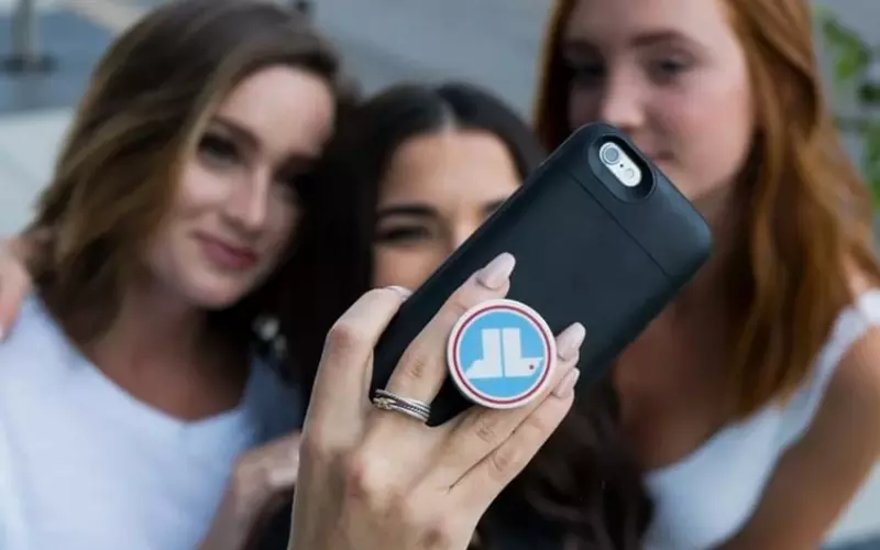 Giúp bạn có thể dễ dàng selfie