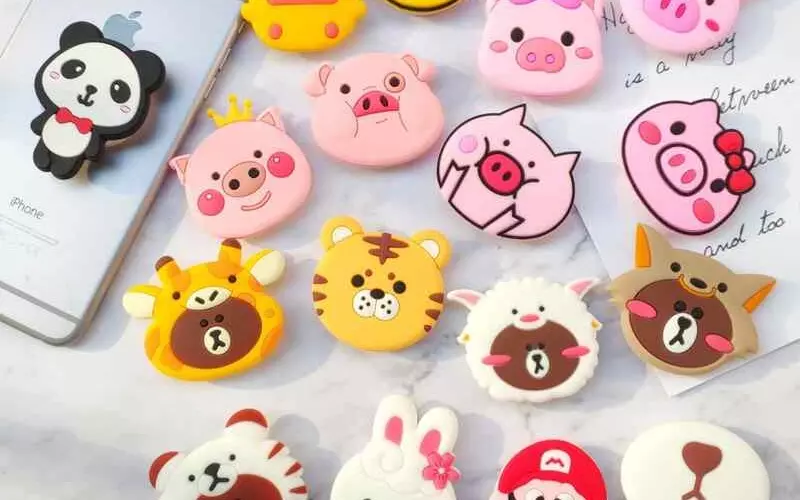Bạn có thể tô điểm thêm cho điện thoại bằng những chiếc PopSocket đầy màu sắc