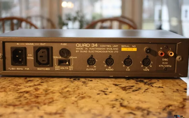 Preamplifier viết tắt là Preamp là bộ tiền khuếch đại trong các dàn âm thanh hi-fi